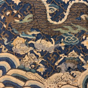 An uncut Chinese blue-ground five-clawed dragon robe, 19th C. — photo 8