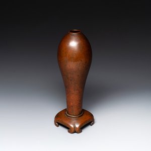 An unusual and large Chinese bronze vase, Ming — 照片 1