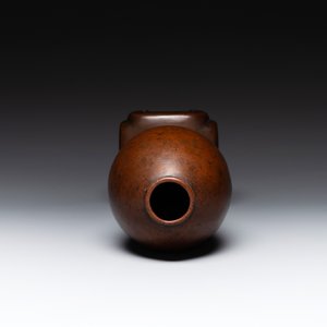 An unusual and large Chinese bronze vase, Ming — 照片 6
