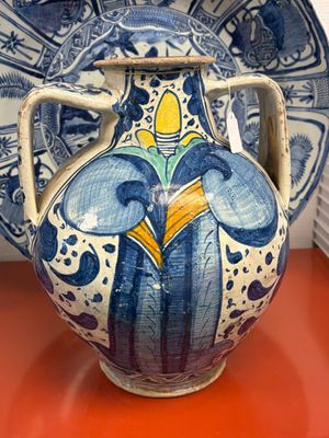 An unusual large polychrome Italian maiolica two-handled 'Cupid and Psyche' wet drug jar inscribed 'Rodomel', probably Rome, early 16th C. — photo 7