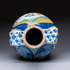 An unusual large polychrome Italian maiolica two-handled 'Cupid and Psyche' wet drug jar inscribed 'Rodomel', probably Rome, early 16th C. — photo 6