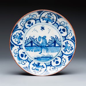 An unusual blue and white Dutch Delft plate depicting a man of African or South Asian origin — foto 1