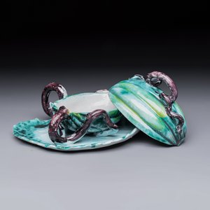 An unusual Brussels faience melon-shaped tureen and cover on a leaf-form stand — photo 4