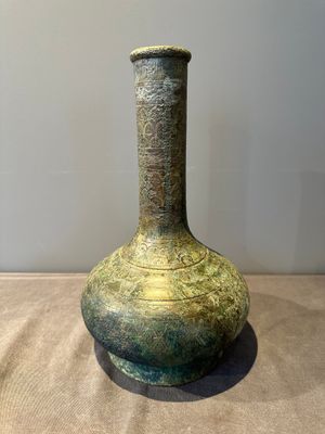 An unusual Chinese archaic bronze arrow vase, 'touhu 投壺', Han — 照片 4