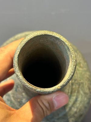 An unusual Chinese archaic bronze arrow vase, 'touhu 投壺', Han — 照片 5
