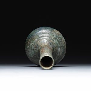 An unusual Chinese archaic bronze arrow vase, 'touhu 投壺', Han — 照片 5