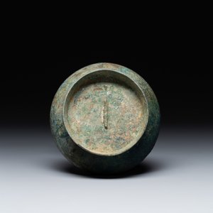 An unusual Chinese archaic bronze arrow vase, 'touhu 投壺', Han — 照片 6