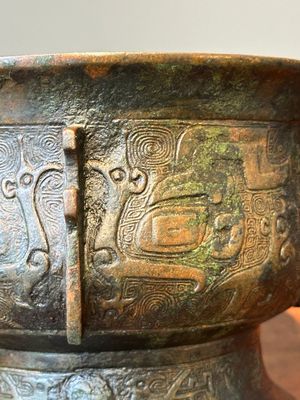 An unusual Chinese archaistic bronze censer with wooden cover, 'gui', Song — photo 11