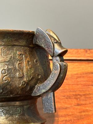 An unusual Chinese archaistic bronze censer with wooden cover, 'gui', Song — photo 12