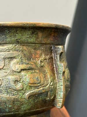 An unusual Chinese archaistic bronze censer with wooden cover, 'gui', Song — photo 15