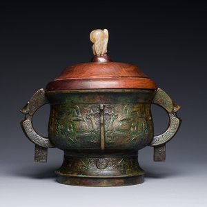 An unusual Chinese archaistic bronze censer with wooden cover, 'gui', Song — photo 1