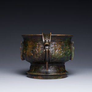 An unusual Chinese archaistic bronze censer with wooden cover, 'gui', Song — photo 5