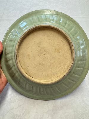 An unusual Chinese blue and white celadon-back 'Buddhist Lion' plate, Ming — photo 7