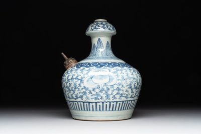 An unusual Chinese blue and white kendi, inscribed Tjienbielcie Tjantjekeng Surabaya, 19th C.
