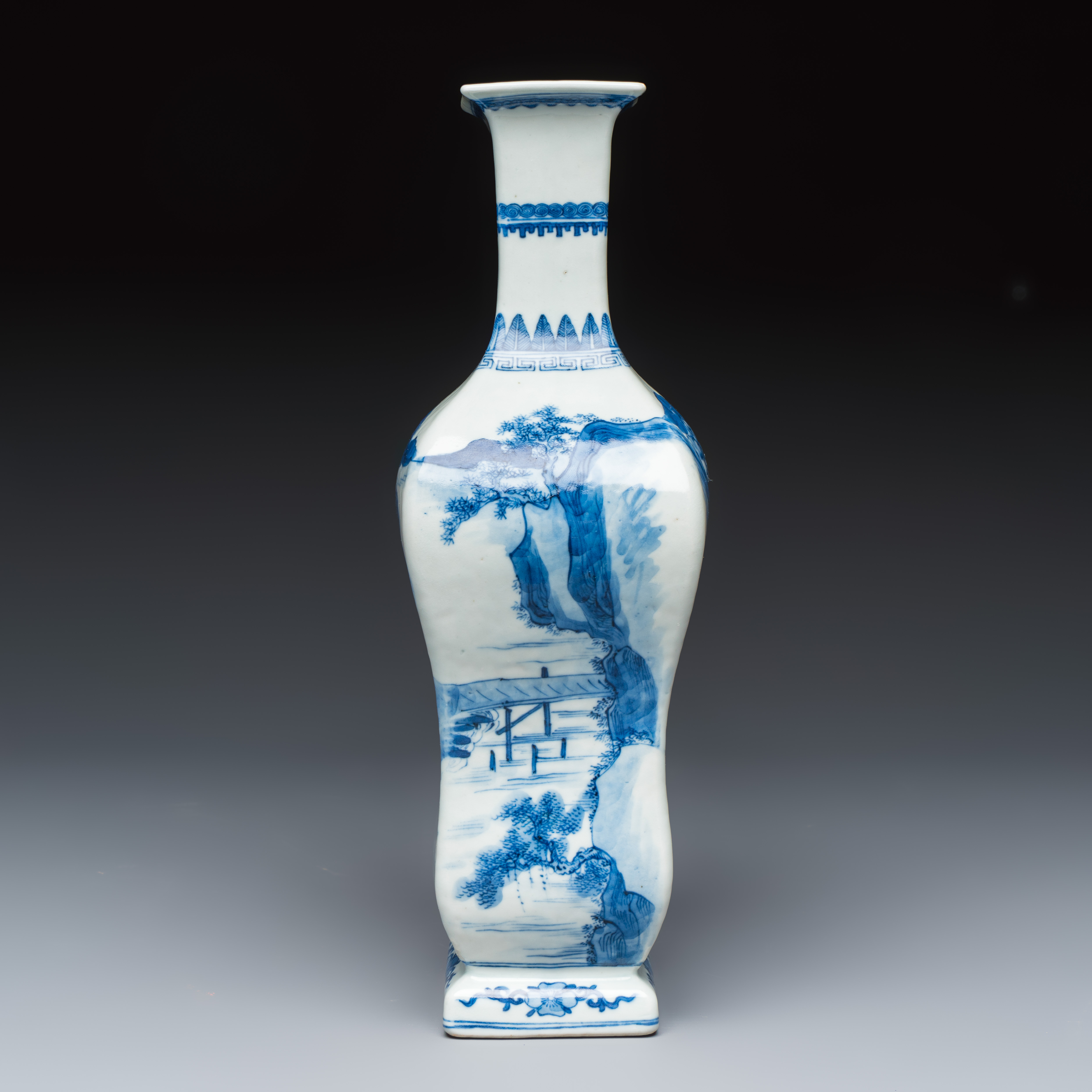 An unusual Chinese blue and white 'Mountainous Landscape' vase — photo 3