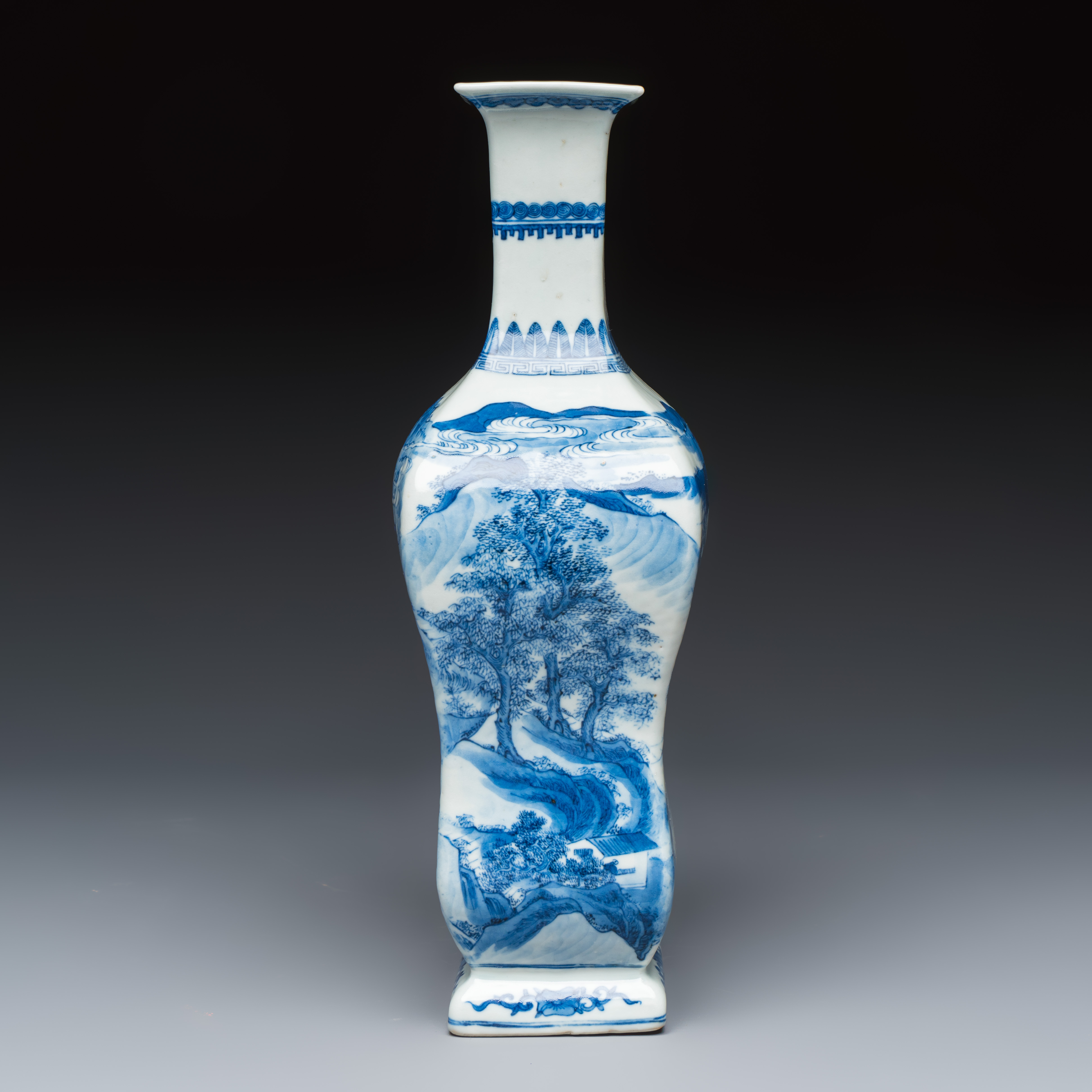 An unusual Chinese blue and white 'Mountainous Landscape' vase — photo 5