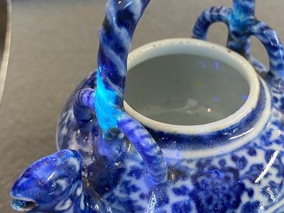 An unusual Chinese blue and white teapot and cover, Xuande mark, probably Qing — photo 11