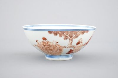 Un bol en porcelaine de Chine au décor en rouge de fer, 19ème