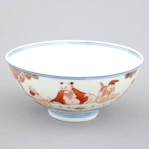 An unusual Chinese blue, white and iron red bowl, 19th C — 照片 5