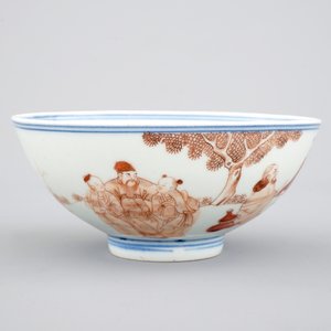 An unusual Chinese blue, white and iron red bowl, 19th C — 照片 6