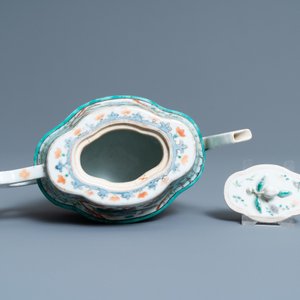 An unusual Chinese Canton famille verte teapot and cover, 19th C. — 照片 6
