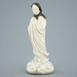 An unusual Chinese Dehua blanc de Chine figure of a black-scarved Luohan, 19th C. — photo 3