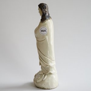 An unusual Chinese Dehua blanc de Chine figure of a black-scarved Luohan, 19th C. — photo 10