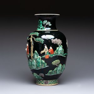 An unusual Chinese famille noire vase with relief design, Kangxi mark, 19th C. — photo 2