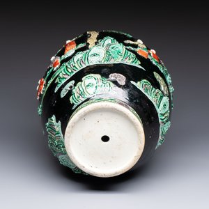 An unusual Chinese famille noire vase with relief design, Kangxi mark, 19th C. — photo 6
