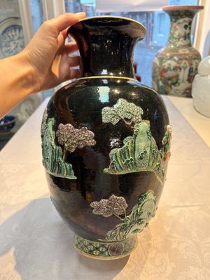 An unusual Chinese famille noire vase with relief design, Kangxi mark, 19th C. — photo 7