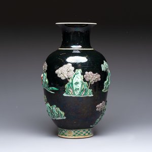 An unusual Chinese famille noire vase with relief design, Kangxi mark, 19th C. — photo 3