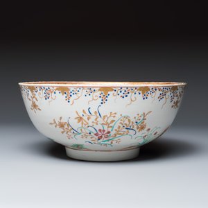 An unusual Chinese famille rose export porcelain 'Apollo playing the lyre' bowl — photo 5