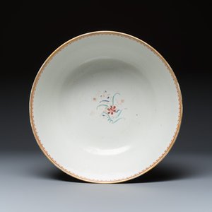 An unusual Chinese famille rose export porcelain 'Apollo playing the lyre' bowl — photo 6