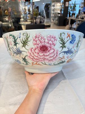 An unusual Chinese famille rose punch bowl with floral relief design, Qianlong — photo 1