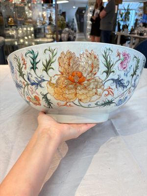 An unusual Chinese famille rose punch bowl with floral relief design, Qianlong — photo 3