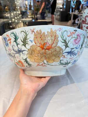 An unusual Chinese famille rose punch bowl with floral relief design, Qianlong — photo 7