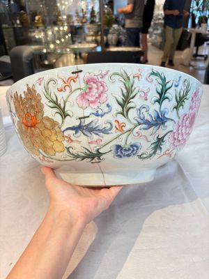 An unusual Chinese famille rose punch bowl with floral relief design, Qianlong — photo 8