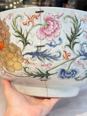 An unusual Chinese famille rose punch bowl with floral relief design, Qianlong — photo 9