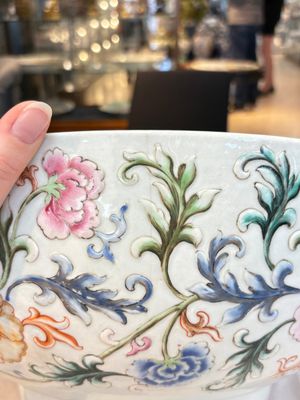 An unusual Chinese famille rose punch bowl with floral relief design, Qianlong — photo 10