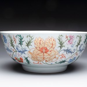 An unusual Chinese famille rose punch bowl with floral relief design, Qianlong — photo 1