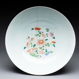 An unusual Chinese famille rose punch bowl with floral relief design, Qianlong — photo 5