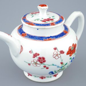 An unusual Chinese famille rose teapot and cover, Yongzheng, 1723-1735 — photo 2