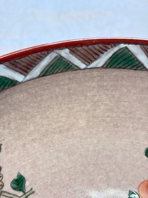 An unusual Chinese famille verte copper-red-ground shallow bowl with floral design, 19th C. — foto 4