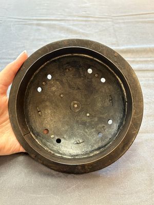 An unusual Chinese gold- and silver-inlaid iron censer and cover, Xuande mark, Ming — 照片 11