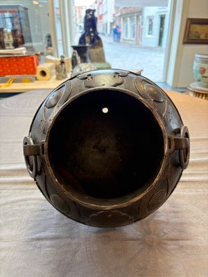 An unusual Chinese gold- and silver-inlaid iron censer and cover, Xuande mark, Ming — 照片 5