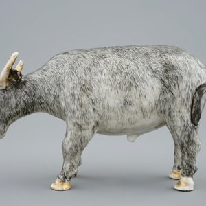 An unusual Chinese grisaille and gilt model of an ox, Qianlong, 18th C. — photo 2