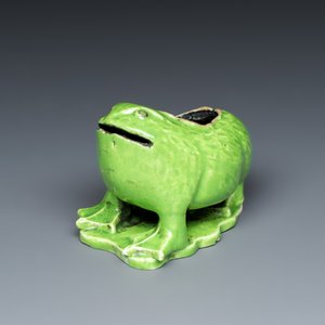 An unusual Chinese lime-green-glazed three-legged toad-shaped water pot — photo 1