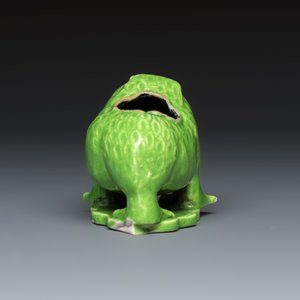 An unusual Chinese lime-green-glazed three-legged toad-shaped water pot — photo 3