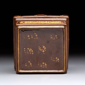 An unusual Chinese marble-glazed 'Qianlong Yu Bi 乾隆御筆' seal and stand, Qianlong mark, Republic — 照片 10