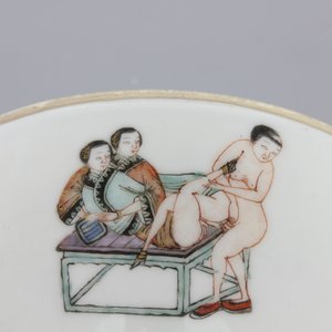 An unusual Chinese porcelain bowl with erotic scenes, 19th C. — photo 6